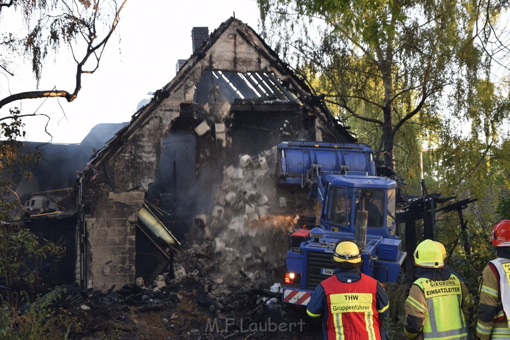 Grossfeuer Einfamilienhaus Siegburg Muehlengrabenstr P0944.JPG - Miklos Laubert